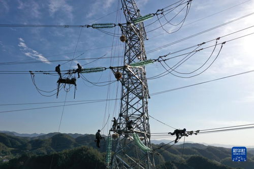 新华全媒 丨他们在大山里建设电力 天路